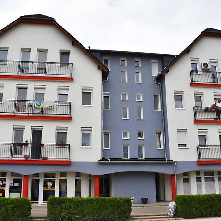 Pilikan Apartments Lenti Eksteriør billede