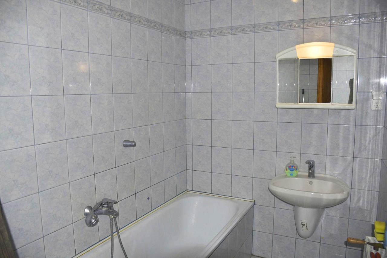 Pilikan Apartments Lenti Eksteriør billede